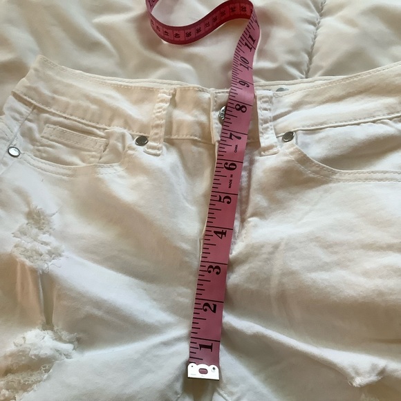 VIP Jeans Womens 3/4 White Destroyed Raw Hem Jeans - Picture 7 of 10